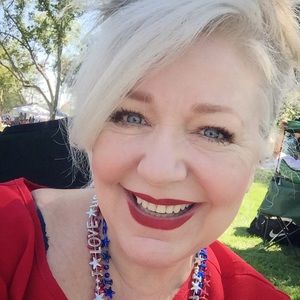 Meet your Posher, Joy